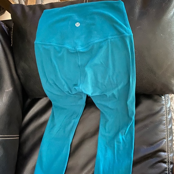 Lululemon crop align leggings size 4 - Picture 3 of 3